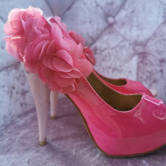 Heels - Picture 2 of 4